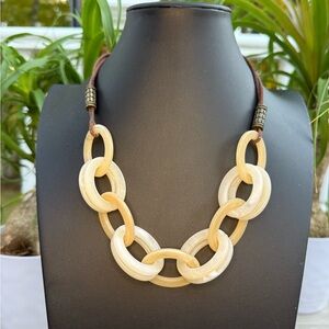 Vintage Avon Art Deco creamy lucite oval chain link adjustable necklace